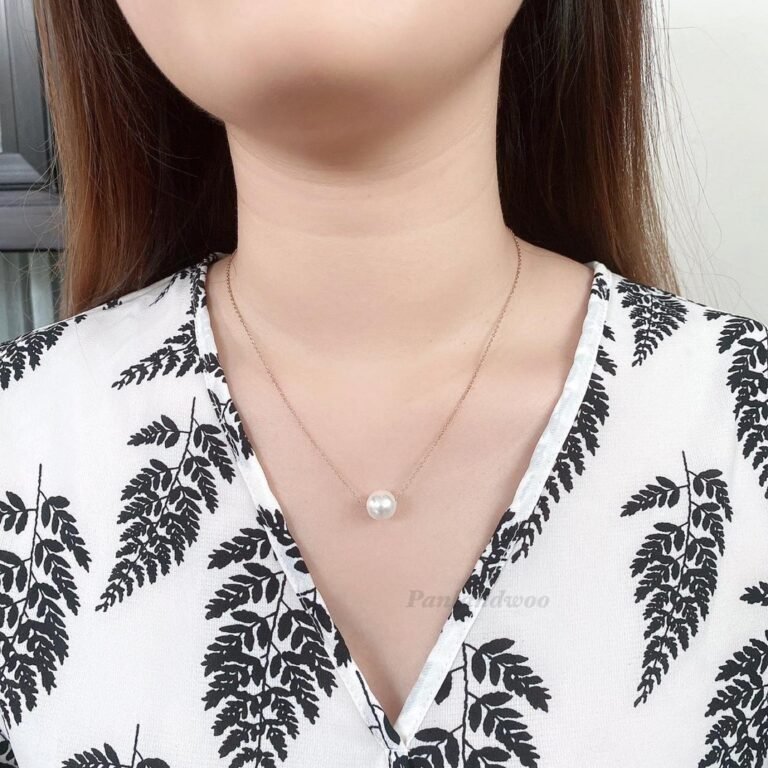 Kalung Mutiara untuk Gaya Kasual: Coba dengan Kaos dan Kemeja