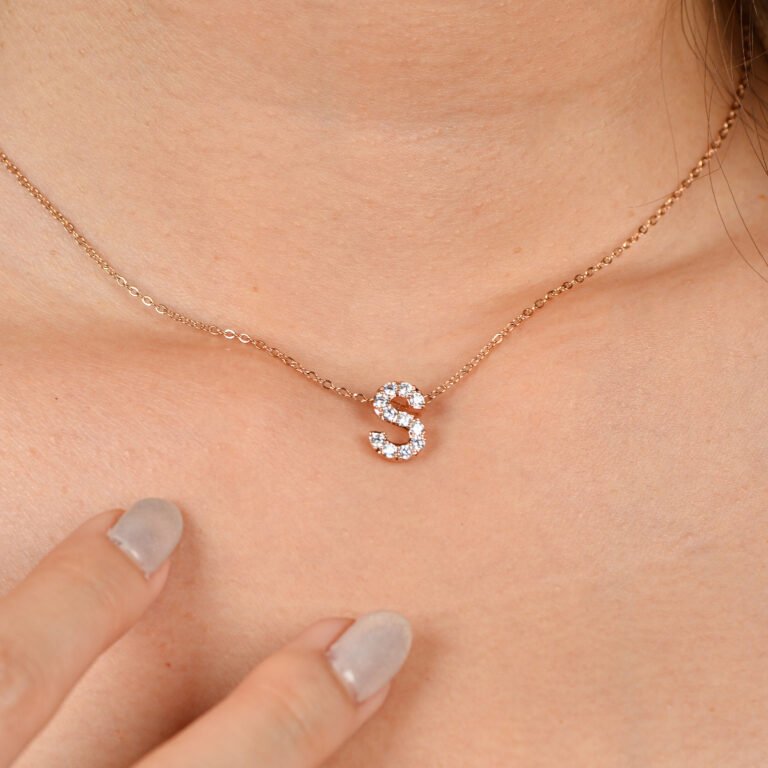 Kalung Inisial Nama: Hadiah Personal yang Mudah Dipakai