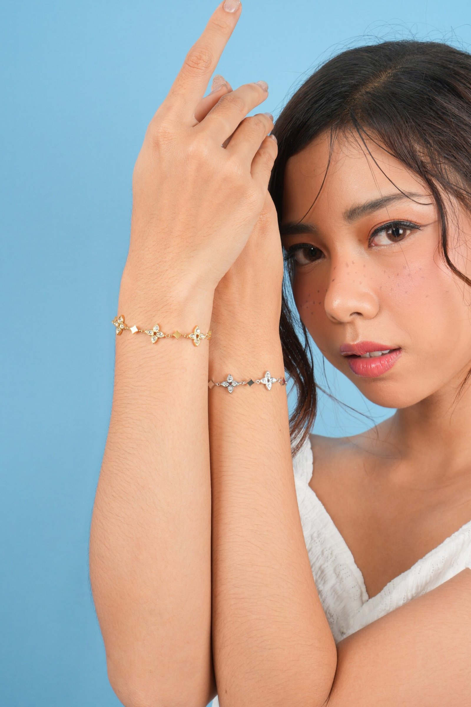 Panlandwoo - Promo November Asik - Beli 2 Dapat 4 - Beli Gelang Serut Chezarina + Anting Set Florera - Free Cincin Emely & Kotak Persegi Panjang - Gambar 3