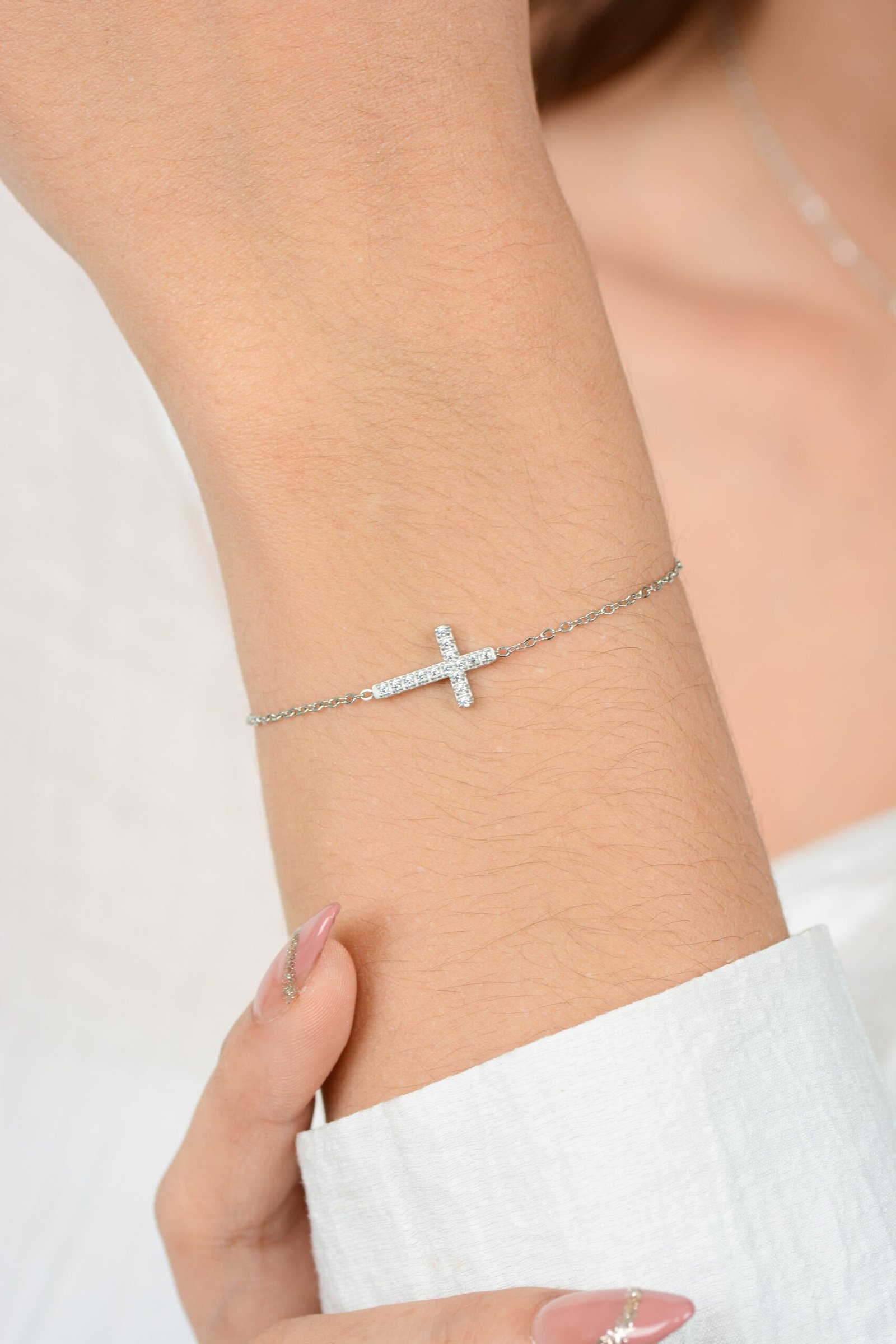 Panlandwoo - Gelang Tangan Stainless Wanita Diamond Cross Adjustable - Gambar 4