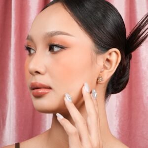 Panlandwoo - Anting Tusuk Titanium Wanita Heart Infinity - Gambar 3