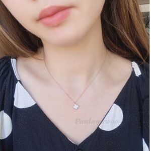 Panlandwoo - Kalung Titanium Wanita Black & White Flower Adjustable - Gambar 5