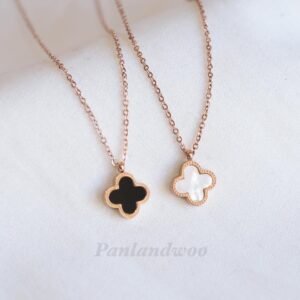 Panlandwoo - Kalung Titanium Wanita Black & White Flower Adjustable