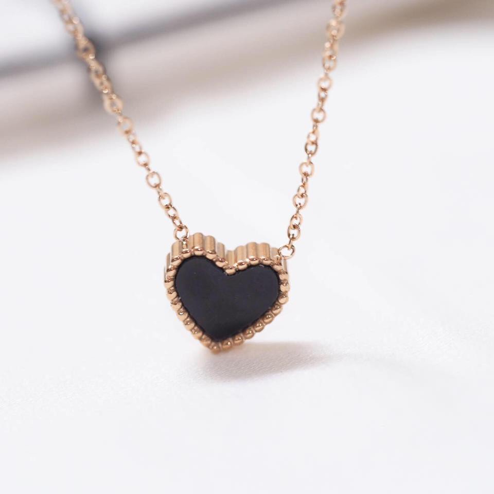Panlandwoo - Kalung Titanium Wanita Black & White Heart Adjustable