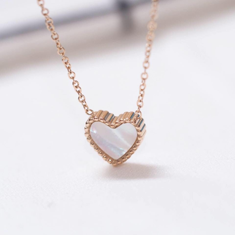 Panlandwoo - Kalung Titanium Wanita Black & White Heart Adjustable - Gambar 2