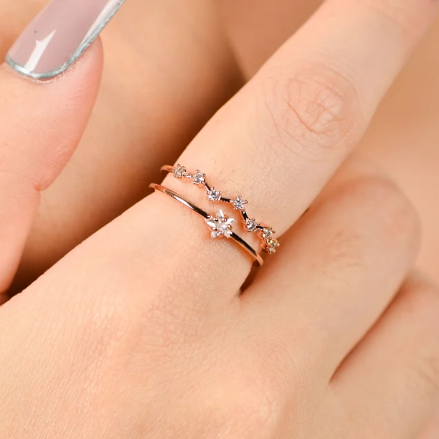 Detail cincin Davika saat dikenakan pada jari