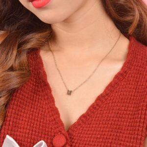 Panlandwoo - Kalung Huruf Titanium Wanita Simple Alpha - Gambar 3